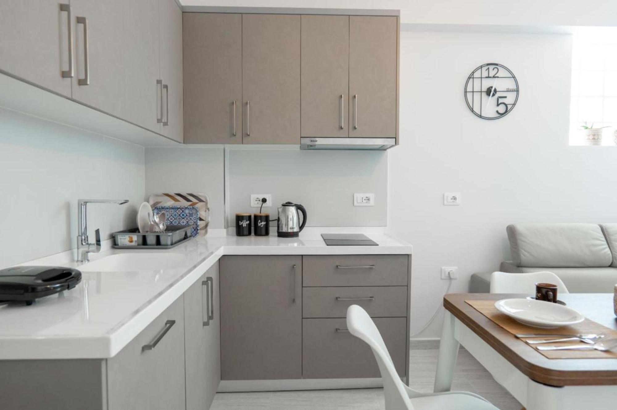 Aleksandra Apartments ซารานเดอ ภายนอก รูปภาพ