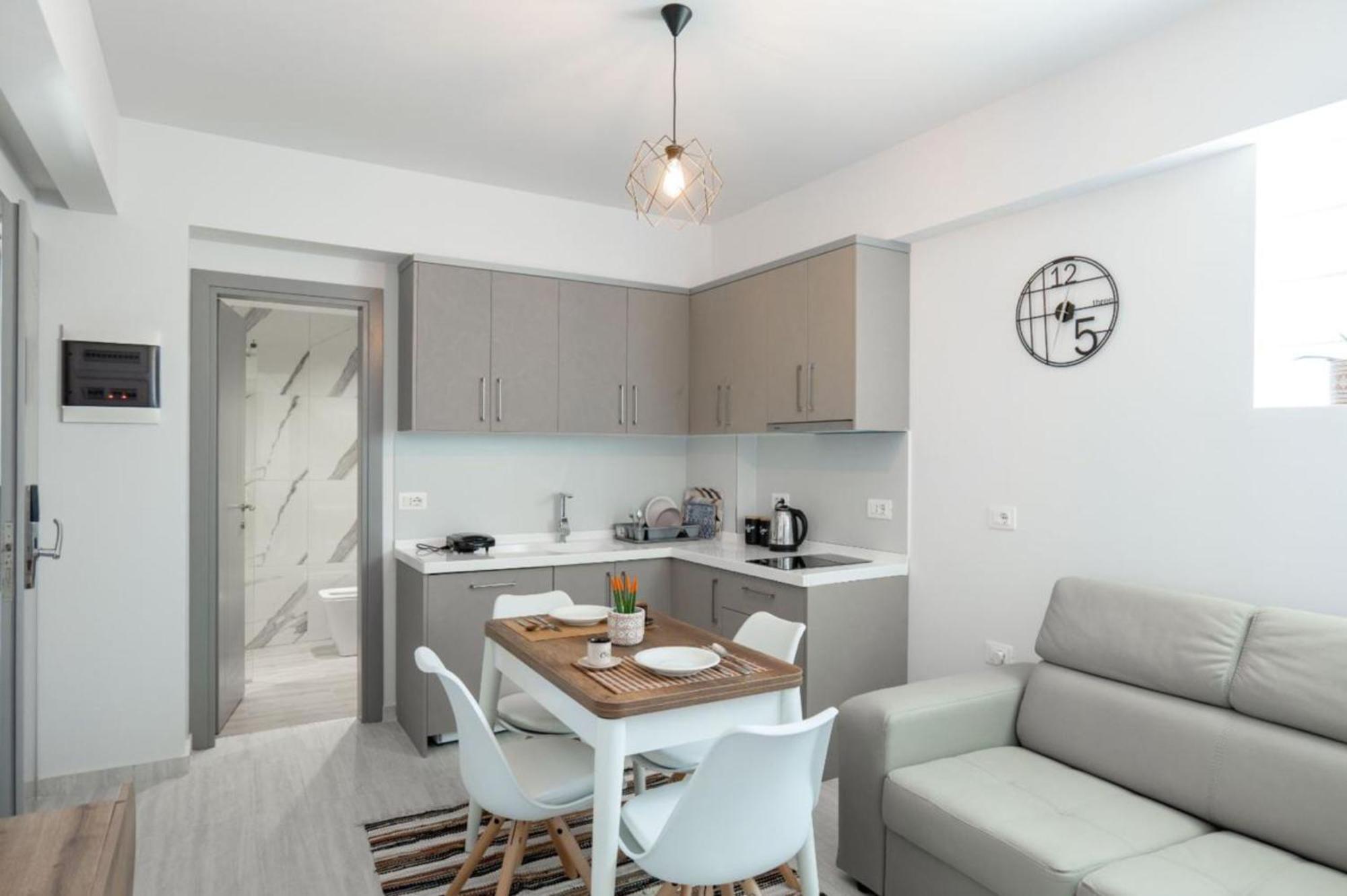 Aleksandra Apartments ซารานเดอ ภายนอก รูปภาพ